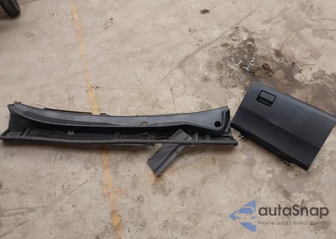 2013 Toyota Rav4 Limited z USA, uszkodzony, nr VIN 2T3DFREV3DW061966